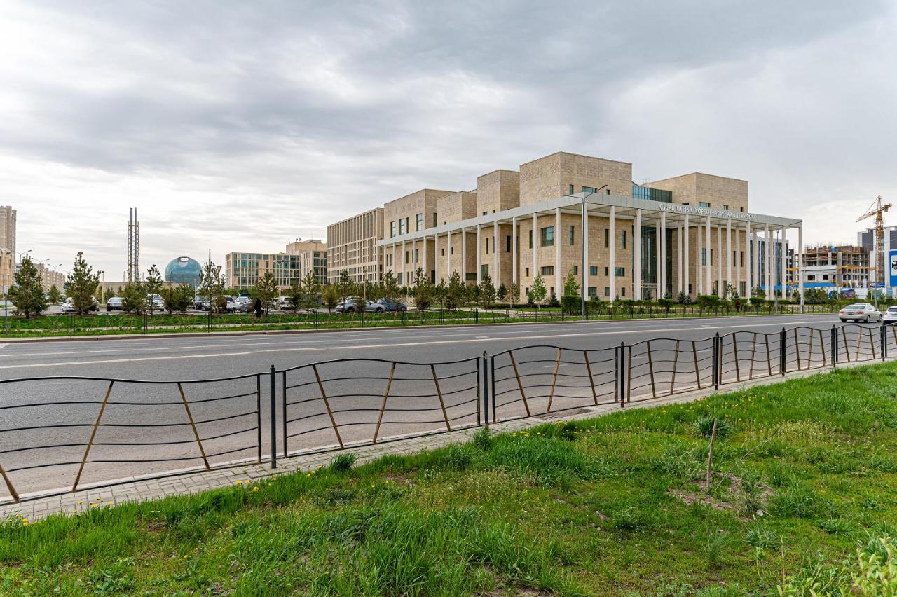 Шикарная Квартира На Против Сада Астана Екстериор снимка
